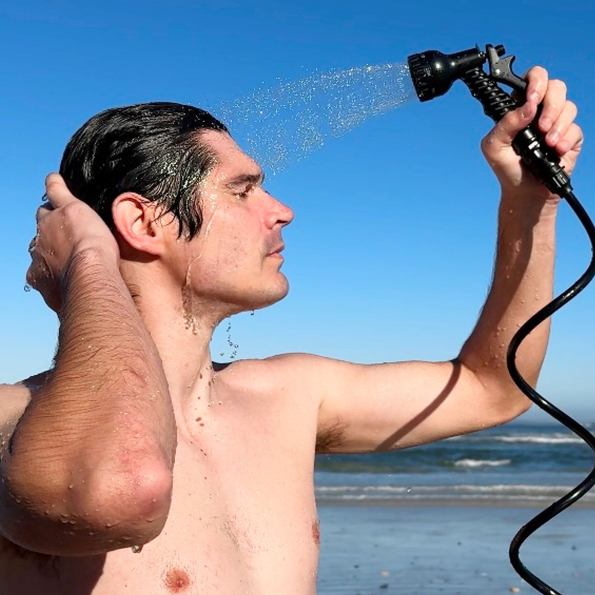 portable-shower-2-1-gallon-v8 0016_Portable_shower_2.1gal_black_8.jpg