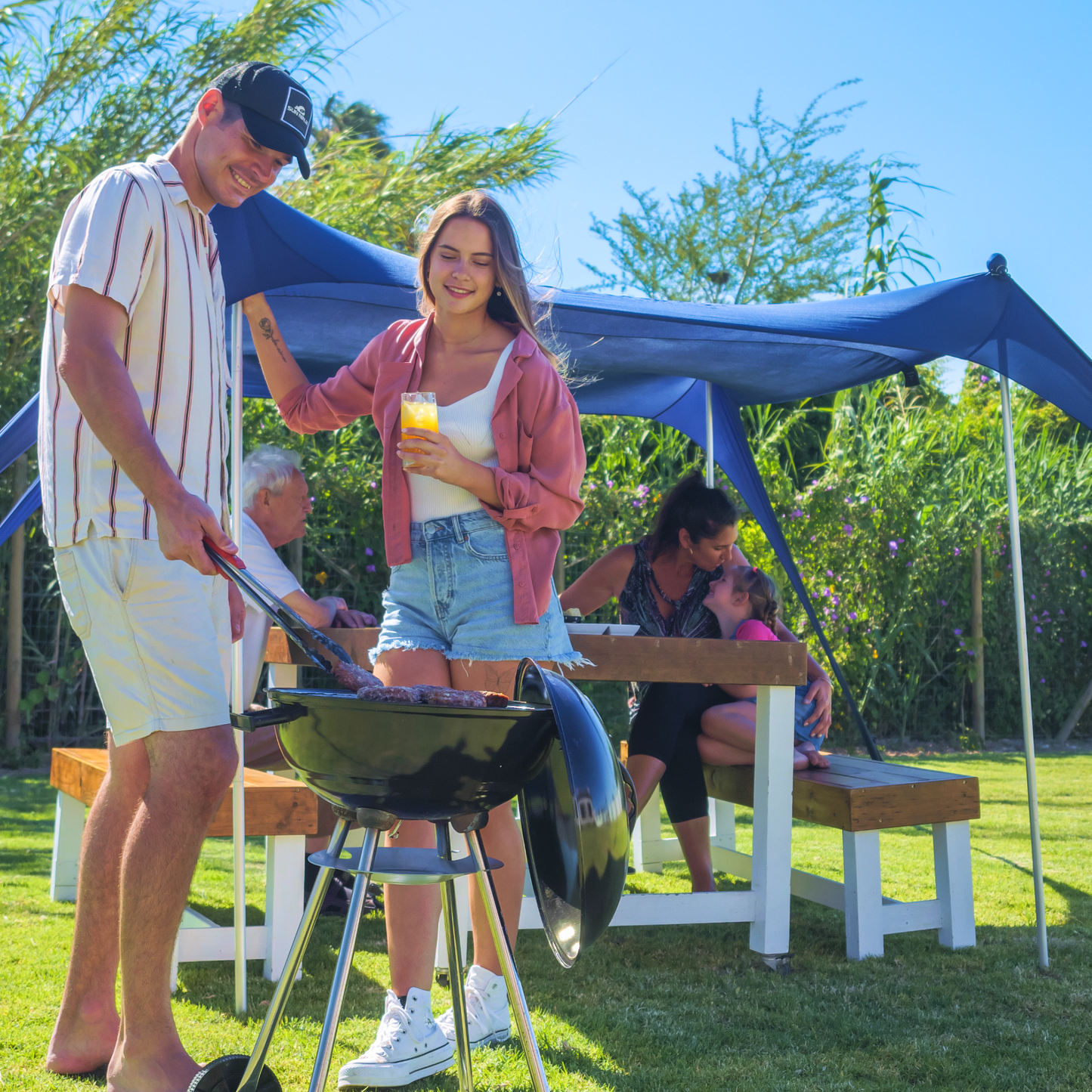 beach-tent-4-person-a4 Sun-Ninja_4_person_tent_royal-blue_7.png