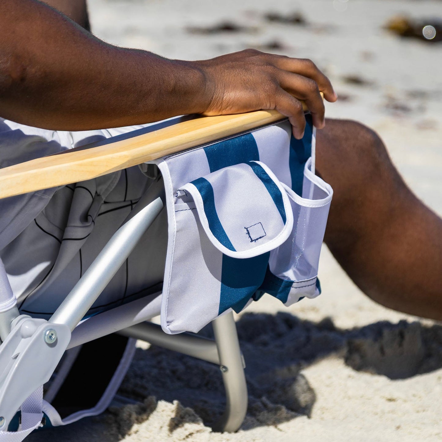 the-chill-dad-bundle-z2 Sun-Ninja_Beach_Chair_Flamingos_0_0008_Sun-Ninja_Beach_Chair_Navy_Stripes_6.jpg